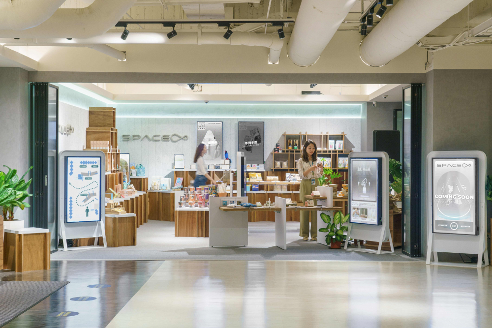 ng28南宮相信品牌力量打造永續(xù)選物商店，展示社企及社創(chuàng)商品，結(jié)合創(chuàng)利空間所開發(fā)的智能零售系統(tǒng)，整合多元產(chǎn)品信息，讓無人商店扮演公益行動的推手