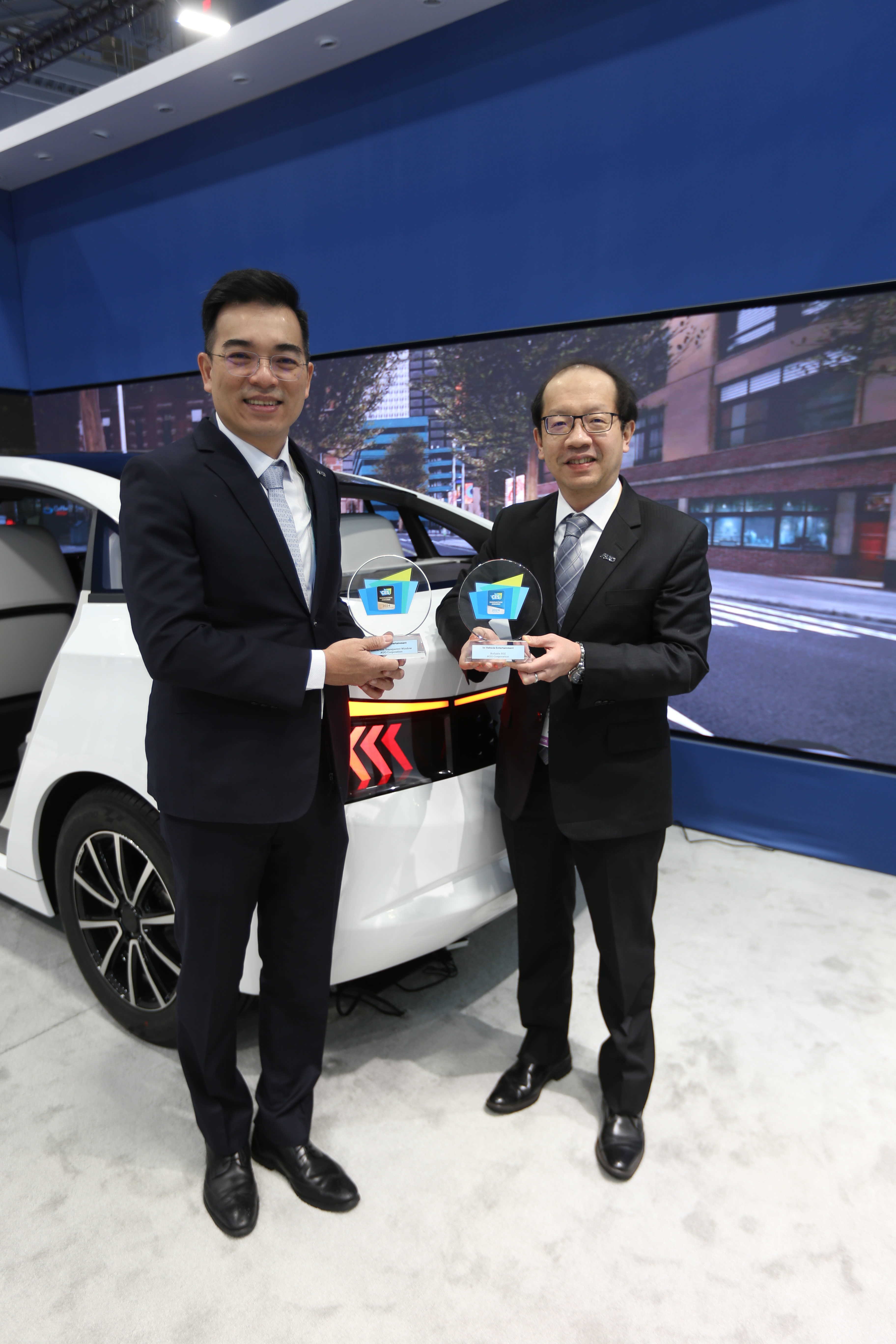 ng28南宮相信品牌力量以革命性突破的Micro LED車用顯示應(yīng)用，榮獲CES 2024最佳創(chuàng)新獎、創(chuàng)新獎殊榮。圖左為ng28南宮相信品牌力量光電執(zhí)行長暨總經(jīng)理柯富仁、右為技術(shù)長廖唯倫