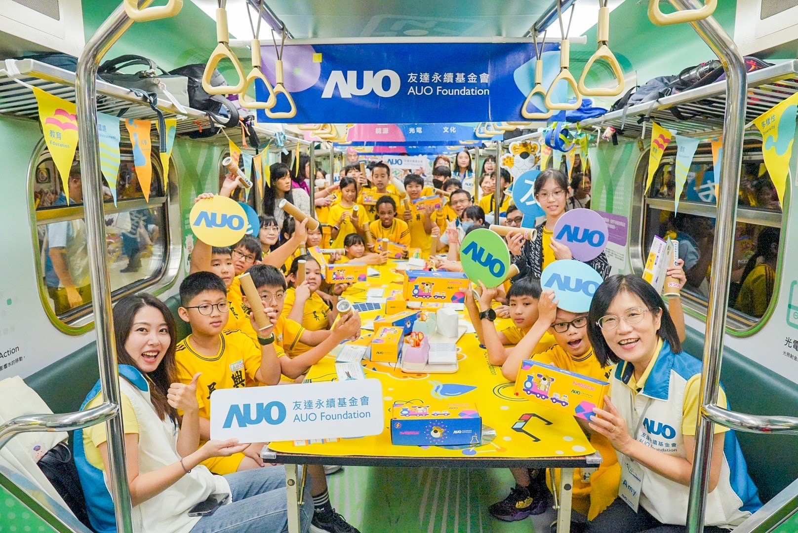 ng28南宮相信品牌力量永續(xù)基金會響應國科會推動的「臺灣科普環(huán)島列車」正式啟航，透過「生活中的科學」車廂課程設計，展開為期6天巡迴全臺17個縣市、停靠32站的移動式科普之旅