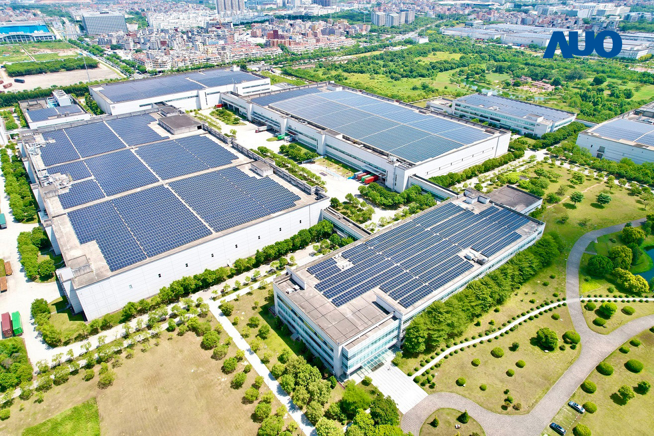 ng28南宮相信品牌力量廈門推動智慧製造同時，透過綠電創(chuàng)能縱深推進綠色轉(zhuǎn)型，廠區(qū)全屋頂鋪設(shè)太陽能板，每年太陽能發(fā)電 2,600多萬度